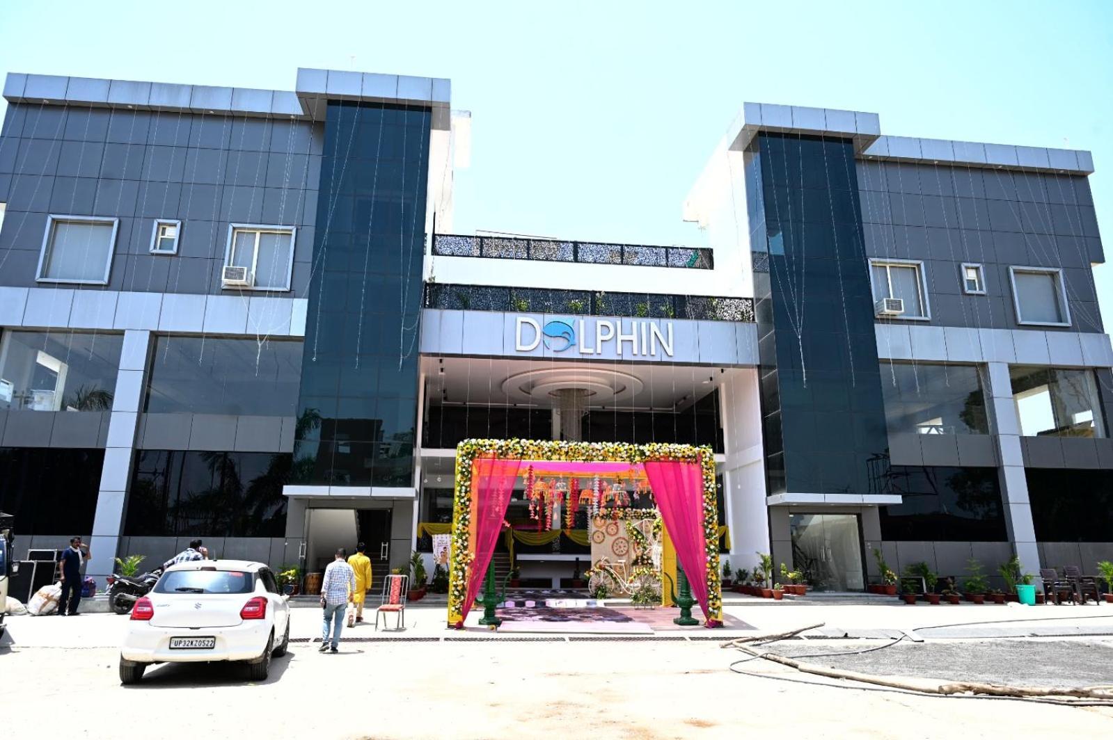 Dolphin Club Hotel Chinhat Buitenkant foto