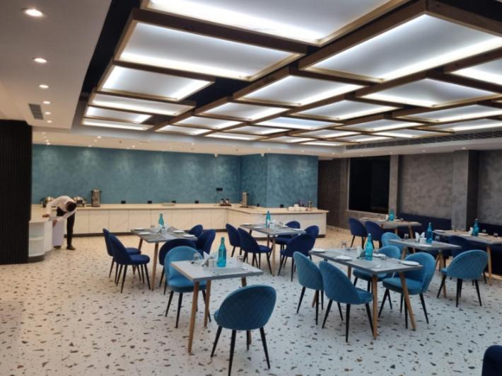 Dolphin Club Hotel Chinhat Buitenkant foto