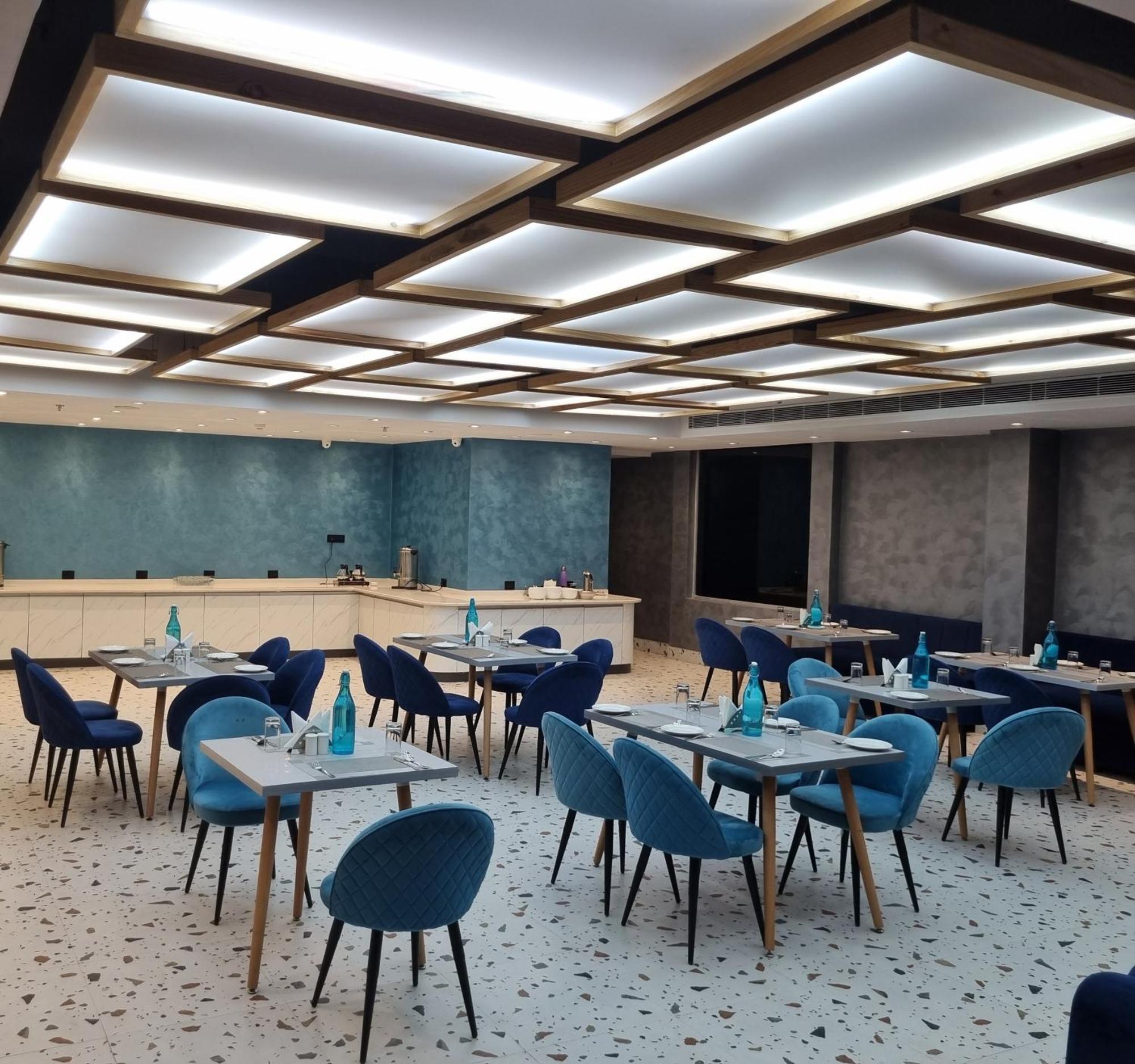 Dolphin Club Hotel Chinhat Buitenkant foto