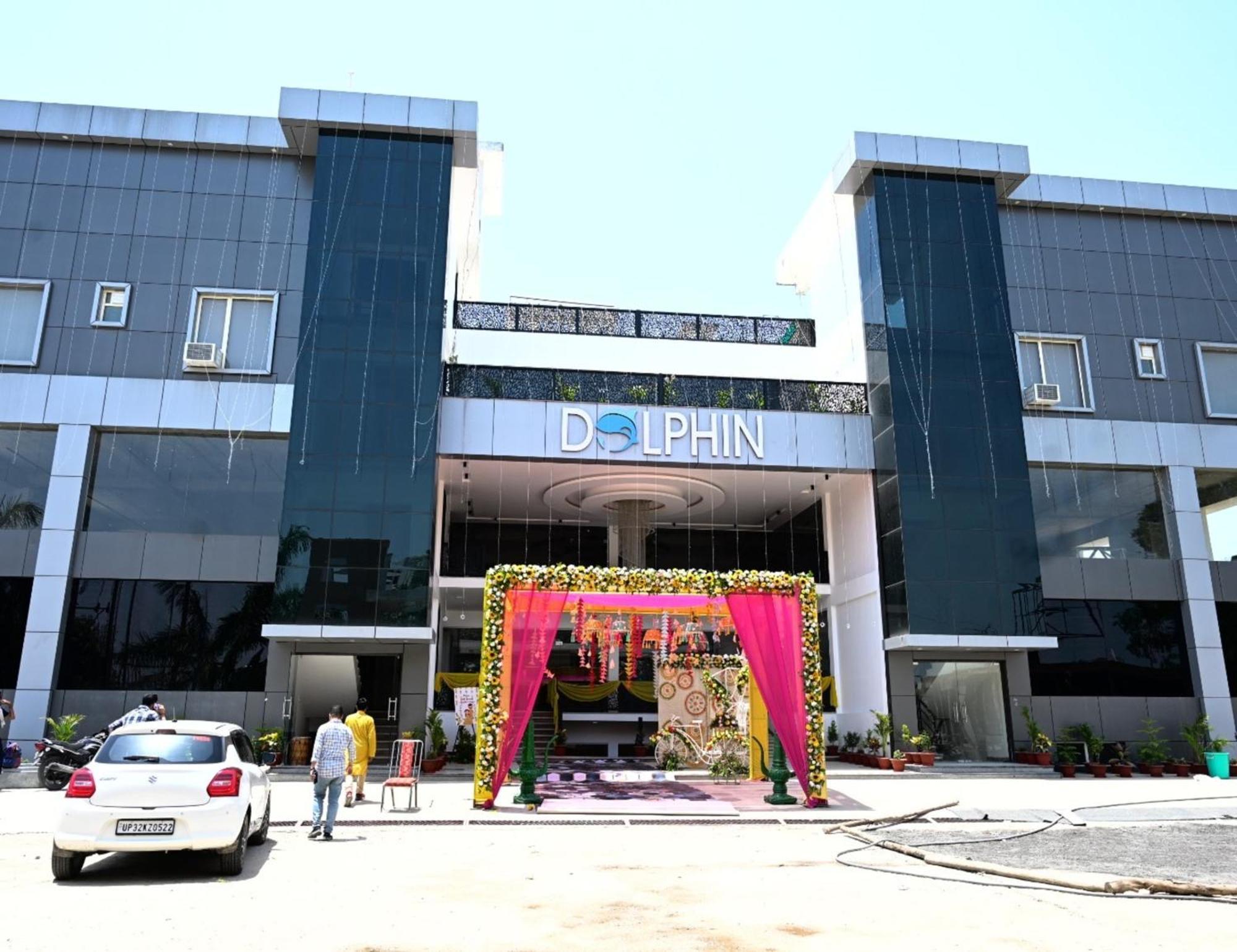 Dolphin Club Hotel Chinhat Buitenkant foto