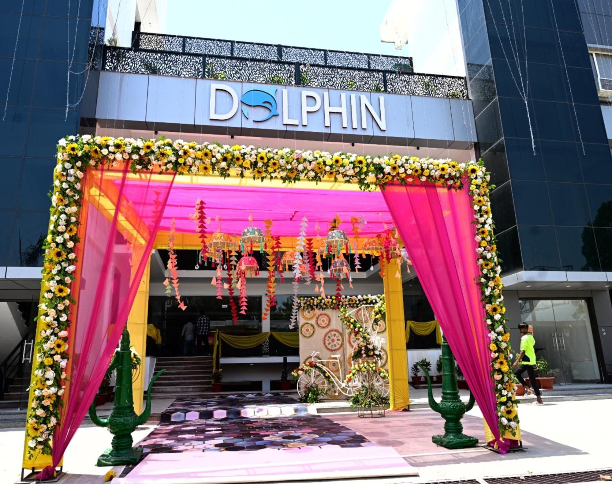 Dolphin Club Hotel Chinhat Buitenkant foto